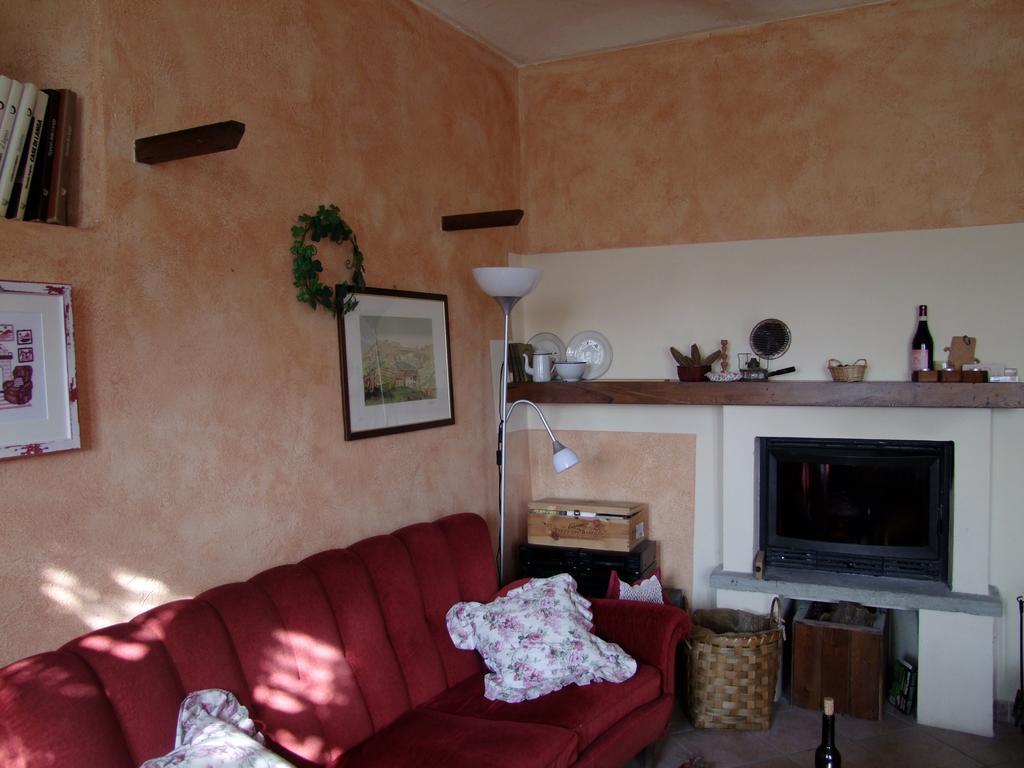 Casa Branzele Bed & Breakfast Trezzo Tinella Bagian luar foto