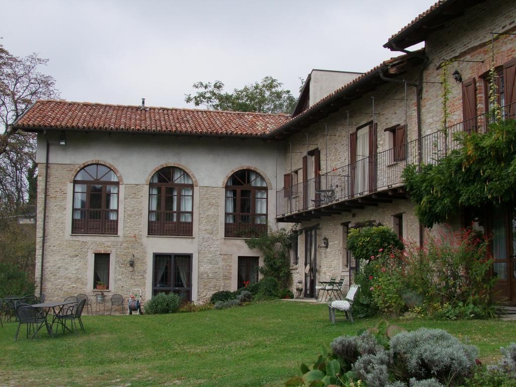 Casa Branzele Bed & Breakfast Trezzo Tinella Bagian luar foto