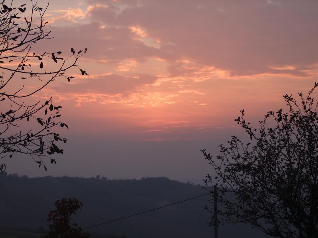 Casa Branzele Bed & Breakfast Trezzo Tinella Bagian luar foto