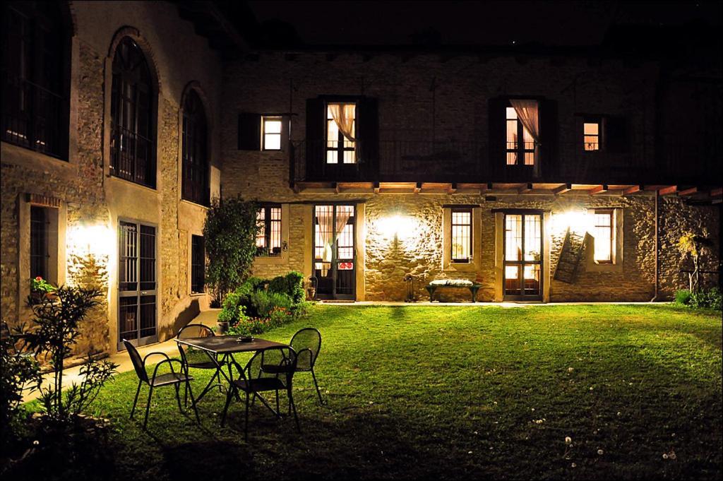 Casa Branzele Bed & Breakfast Trezzo Tinella Bagian luar foto