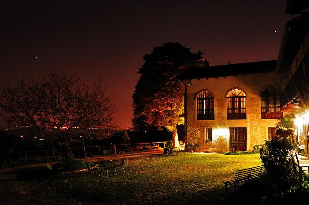 Casa Branzele Bed & Breakfast Trezzo Tinella Bagian luar foto