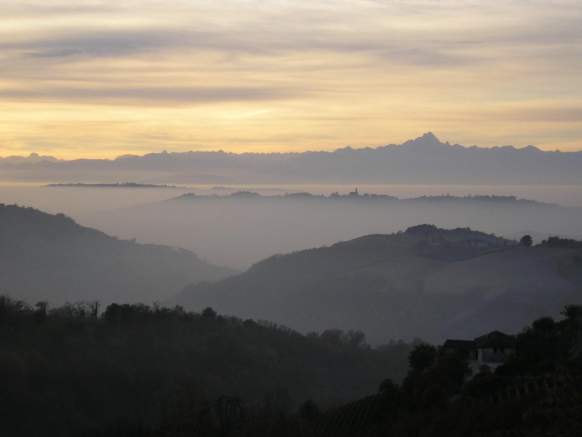 Casa Branzele Bed & Breakfast Trezzo Tinella Bagian luar foto