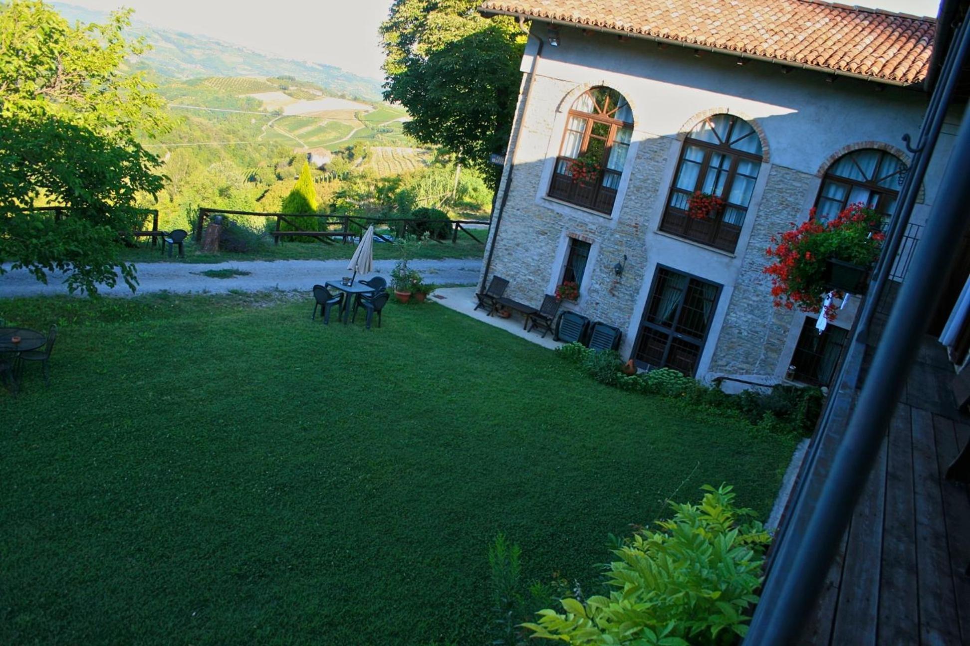 Casa Branzele Bed & Breakfast Trezzo Tinella Bagian luar foto
