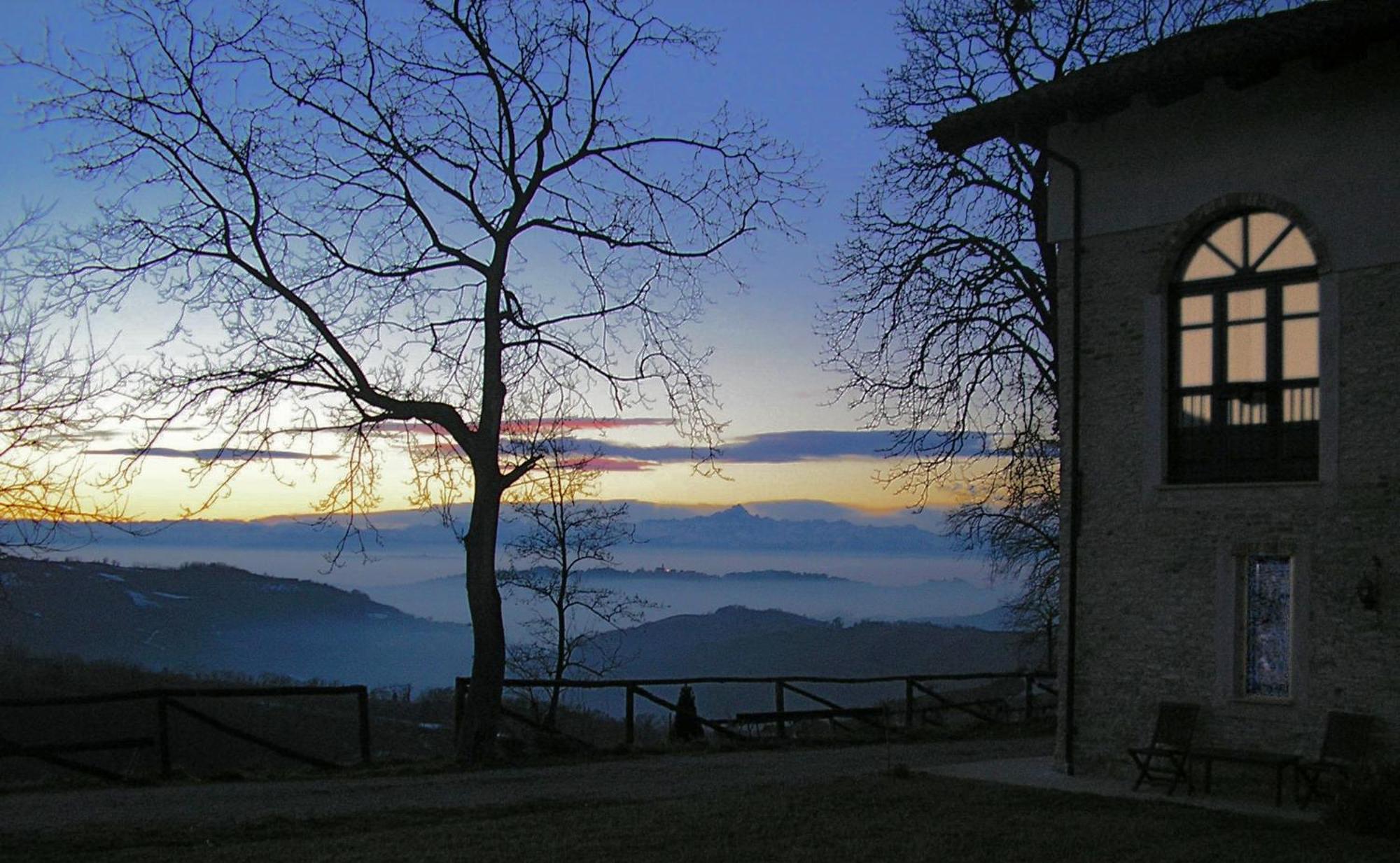 Casa Branzele Bed & Breakfast Trezzo Tinella Bagian luar foto