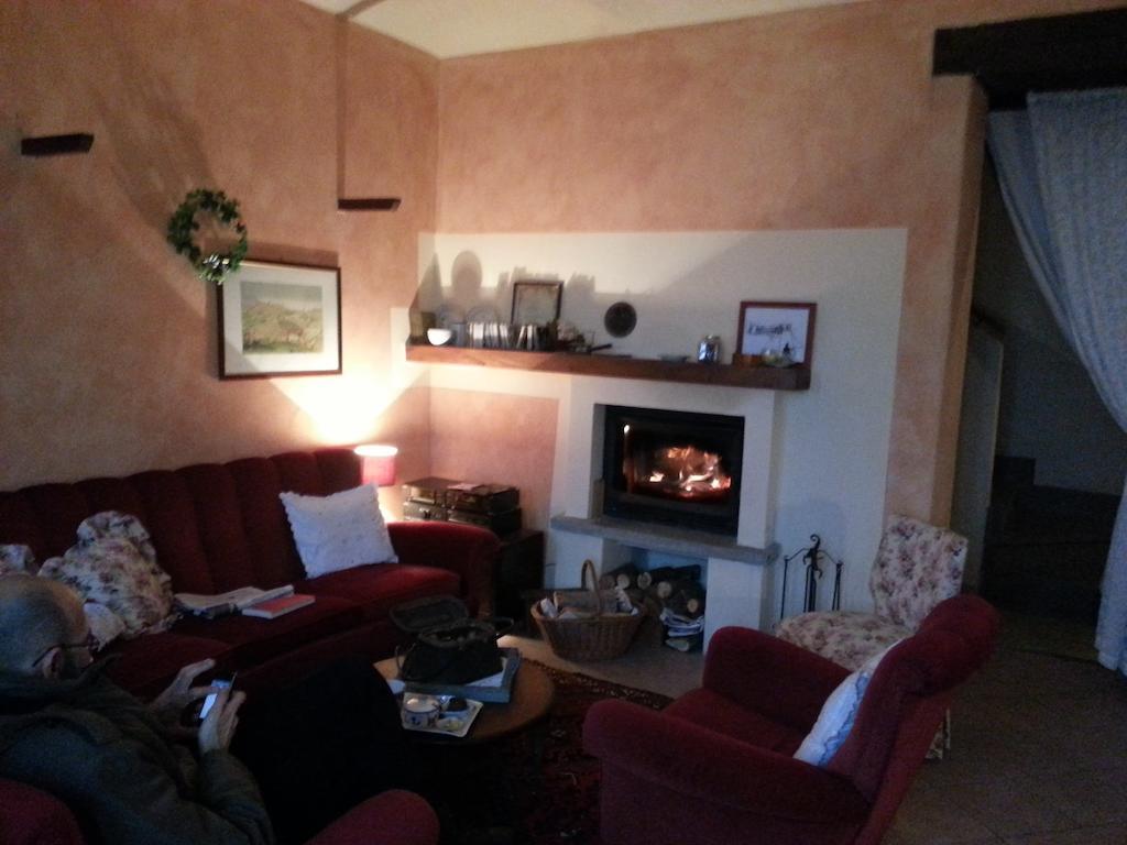 Casa Branzele Bed & Breakfast Trezzo Tinella Bagian luar foto